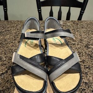 Naot Karawa Black and Gray Sandals Size 7 NWB